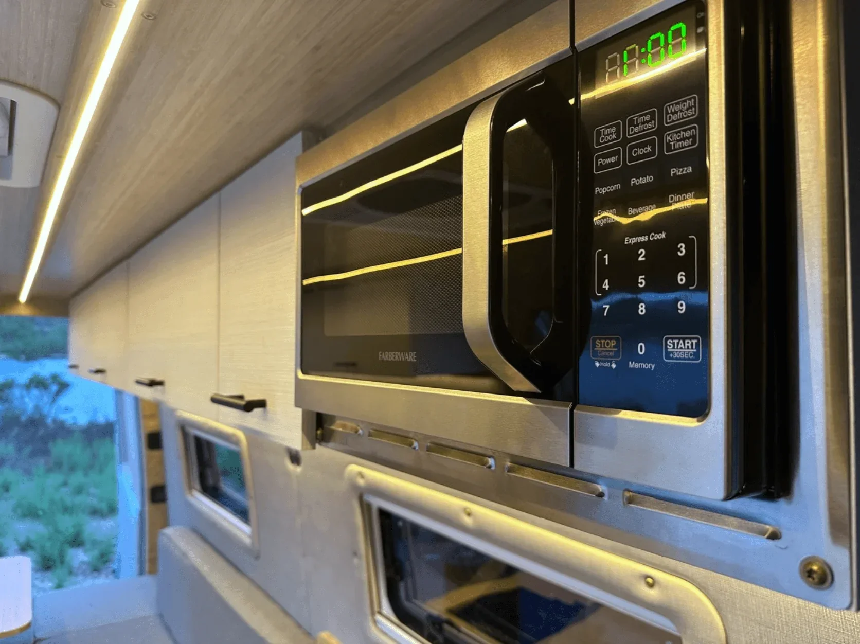 Ariana VANde - Image 10