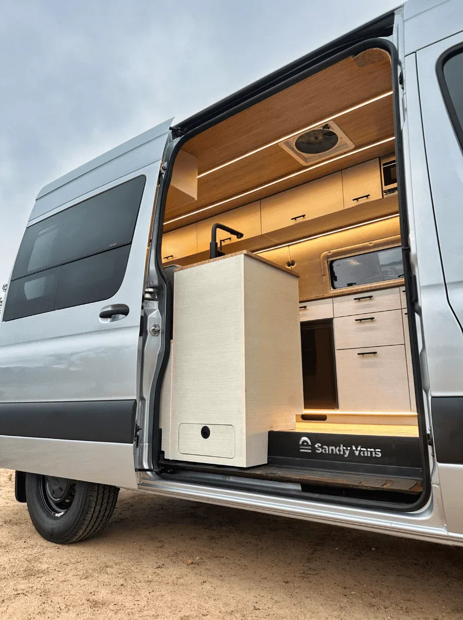 Ariana VANde - Image 3