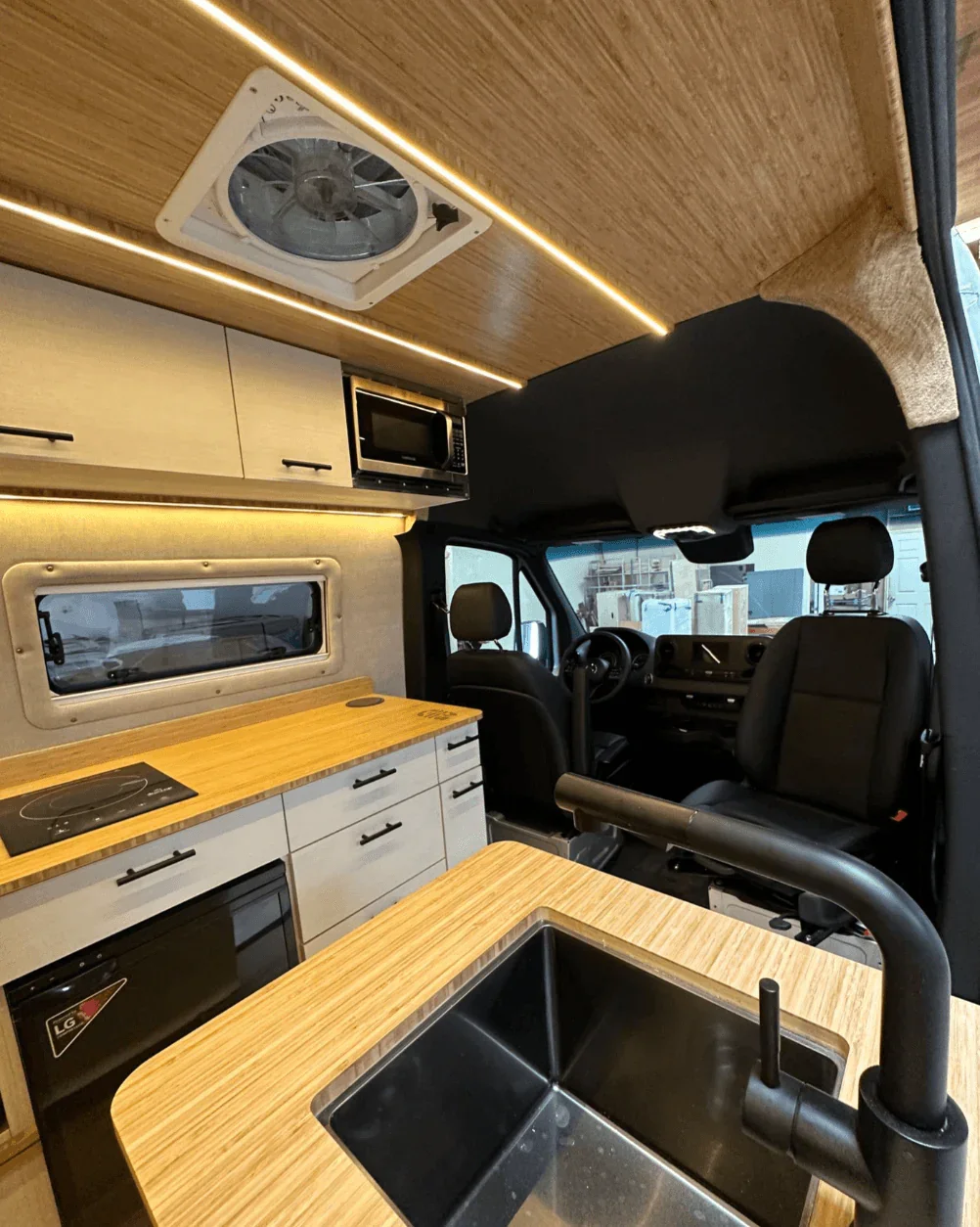 Ariana VANde - Image 6