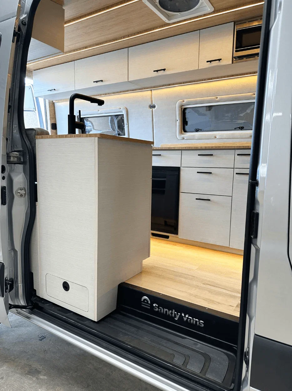 Ariana VANde - Image 9