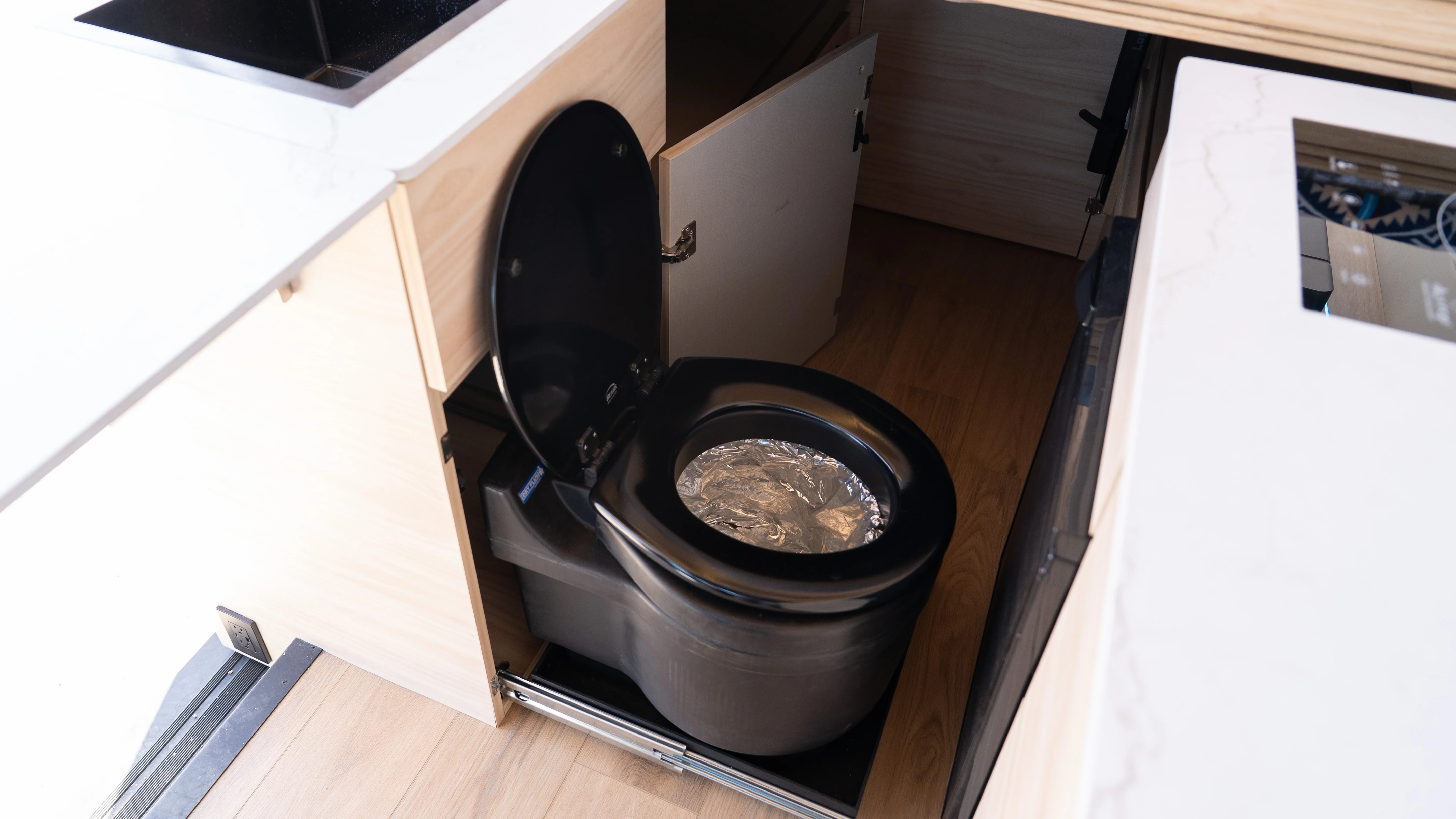 AWD Sprinter SV Scout - "AquaVan" - Image 20