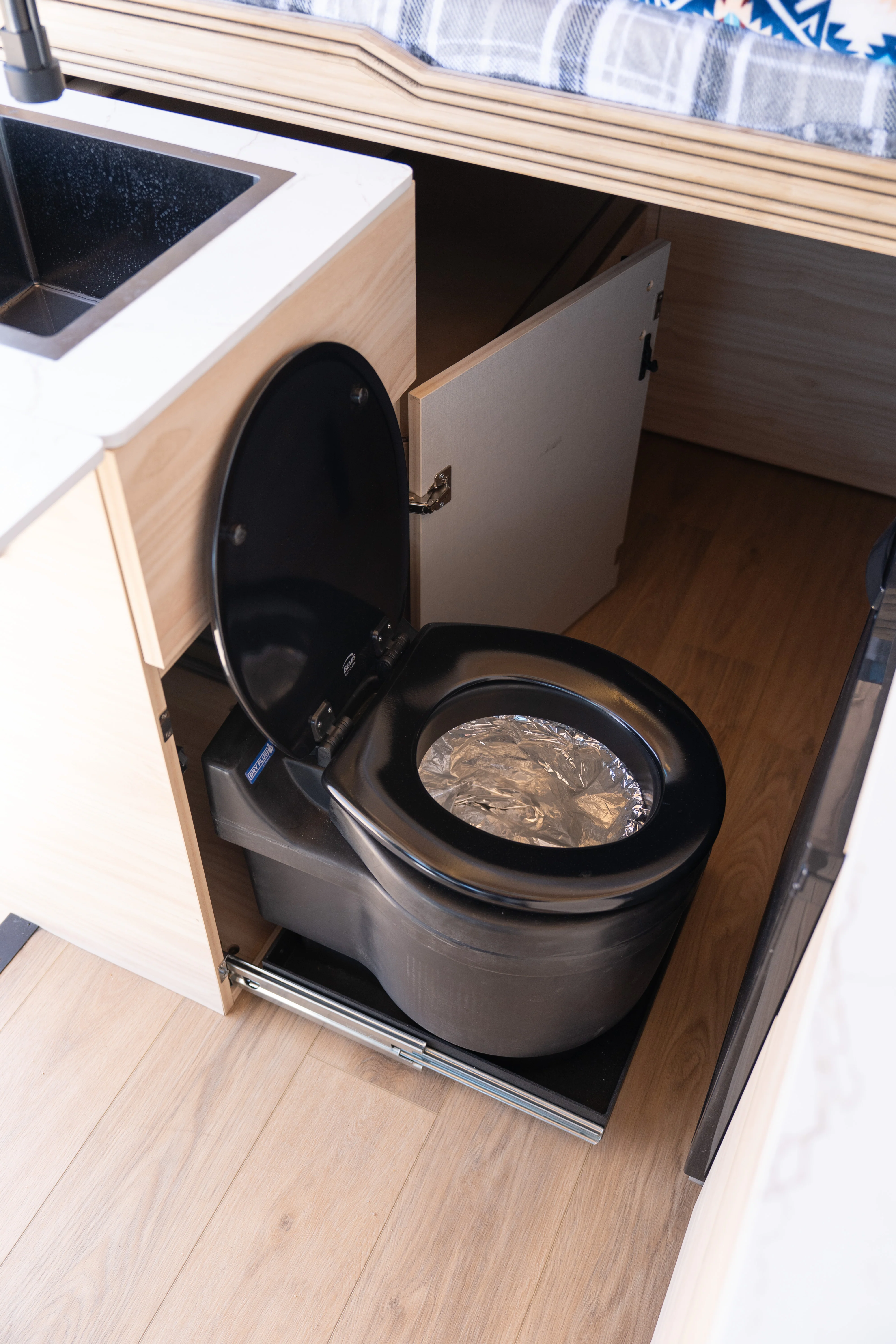 AWD Sprinter SV Scout - "AquaVan" - Image 21