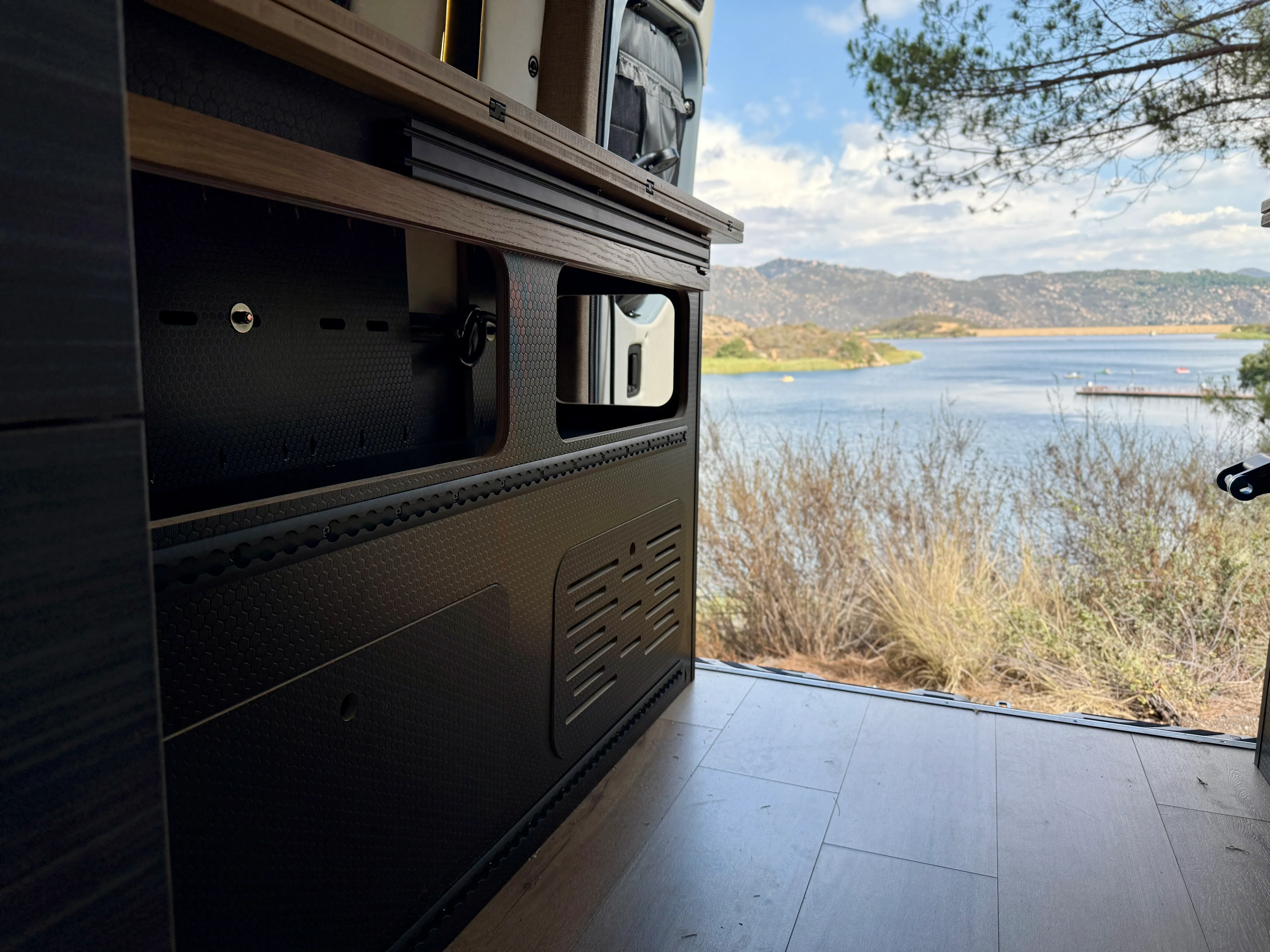 Captain Quarters - AWD Sprinter - "NirVANa" - Image 22