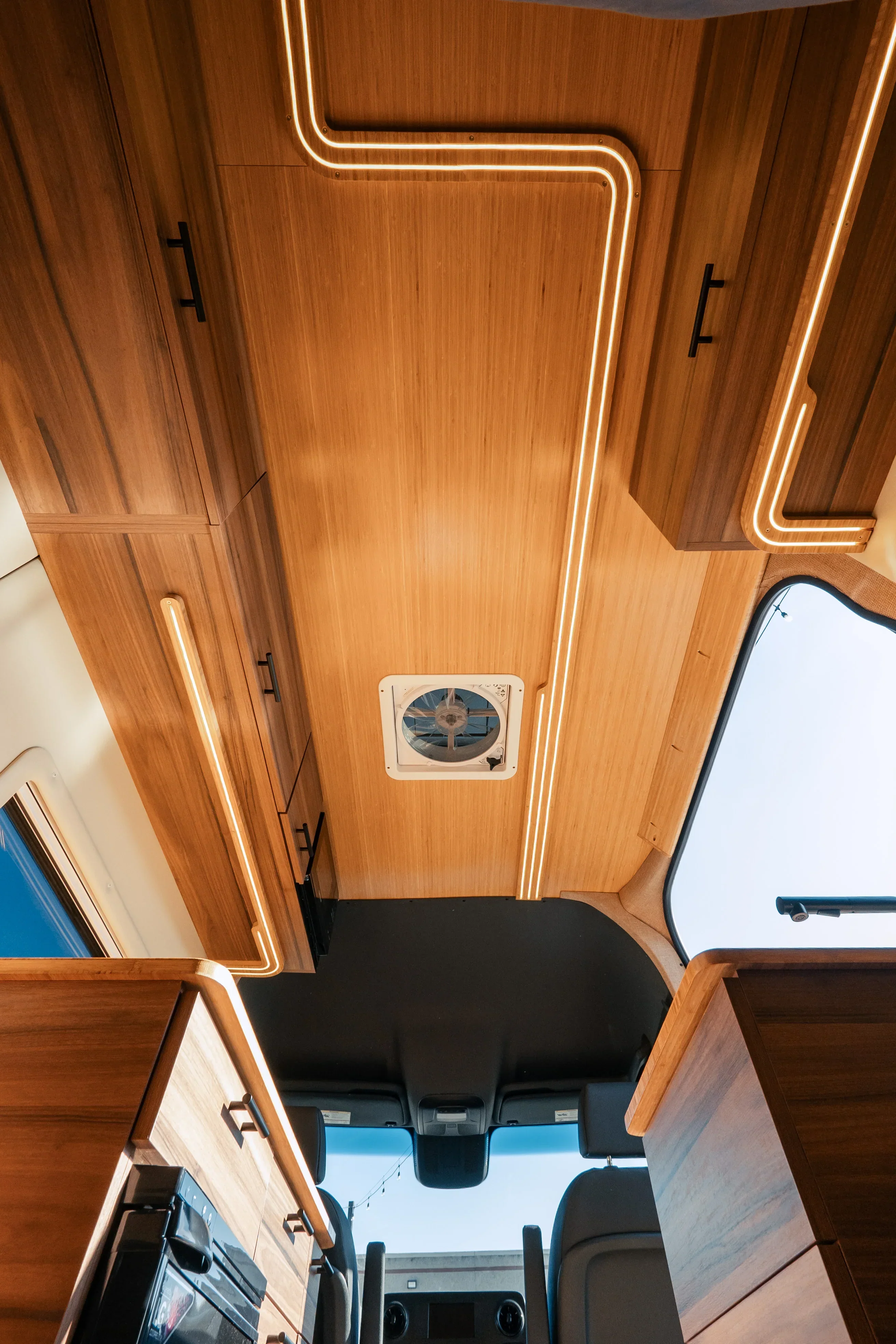 Matt DaVAN - 2023 RWD Sprinter - Image 12