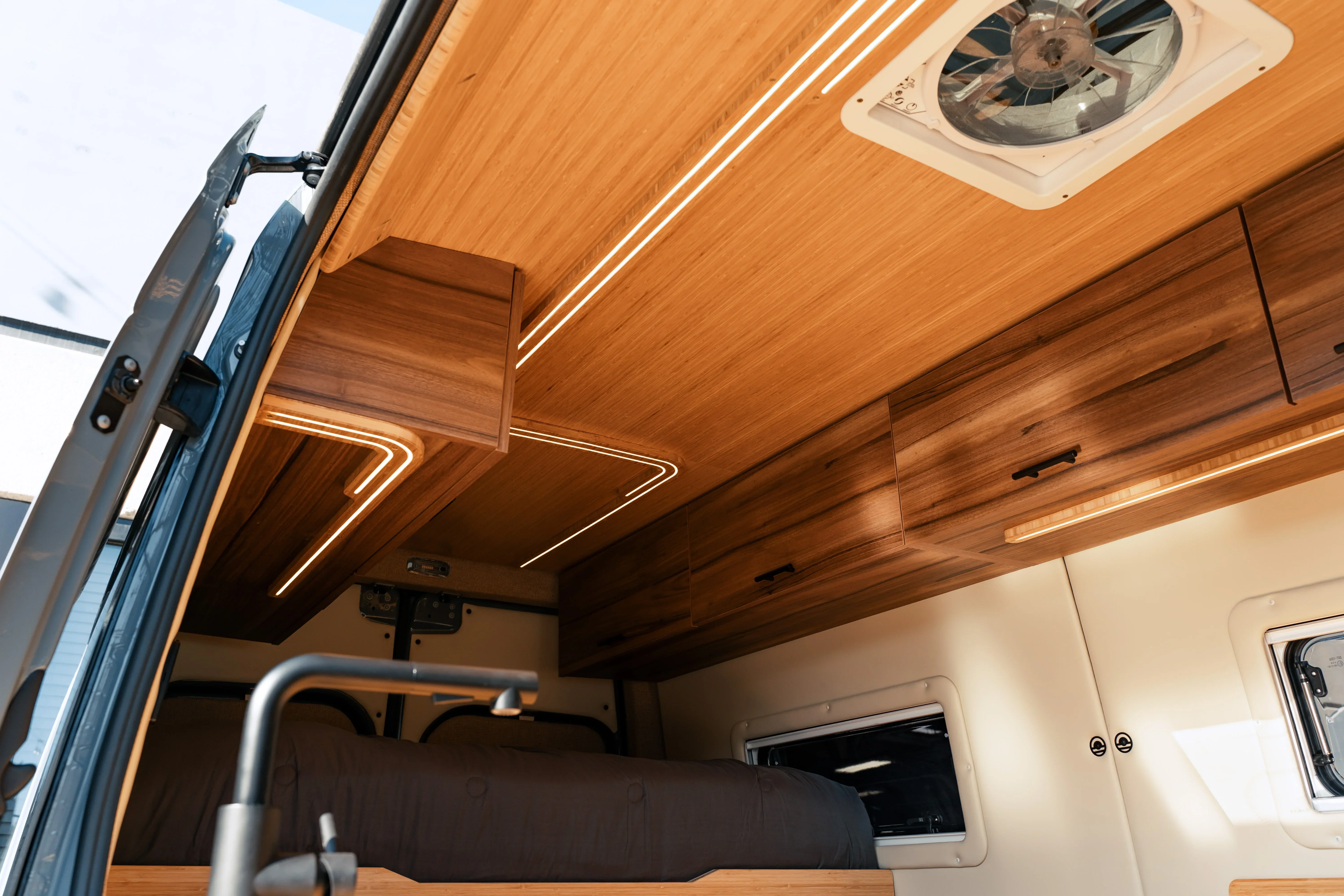 Matt DaVAN - 2023 RWD Sprinter - Image 9