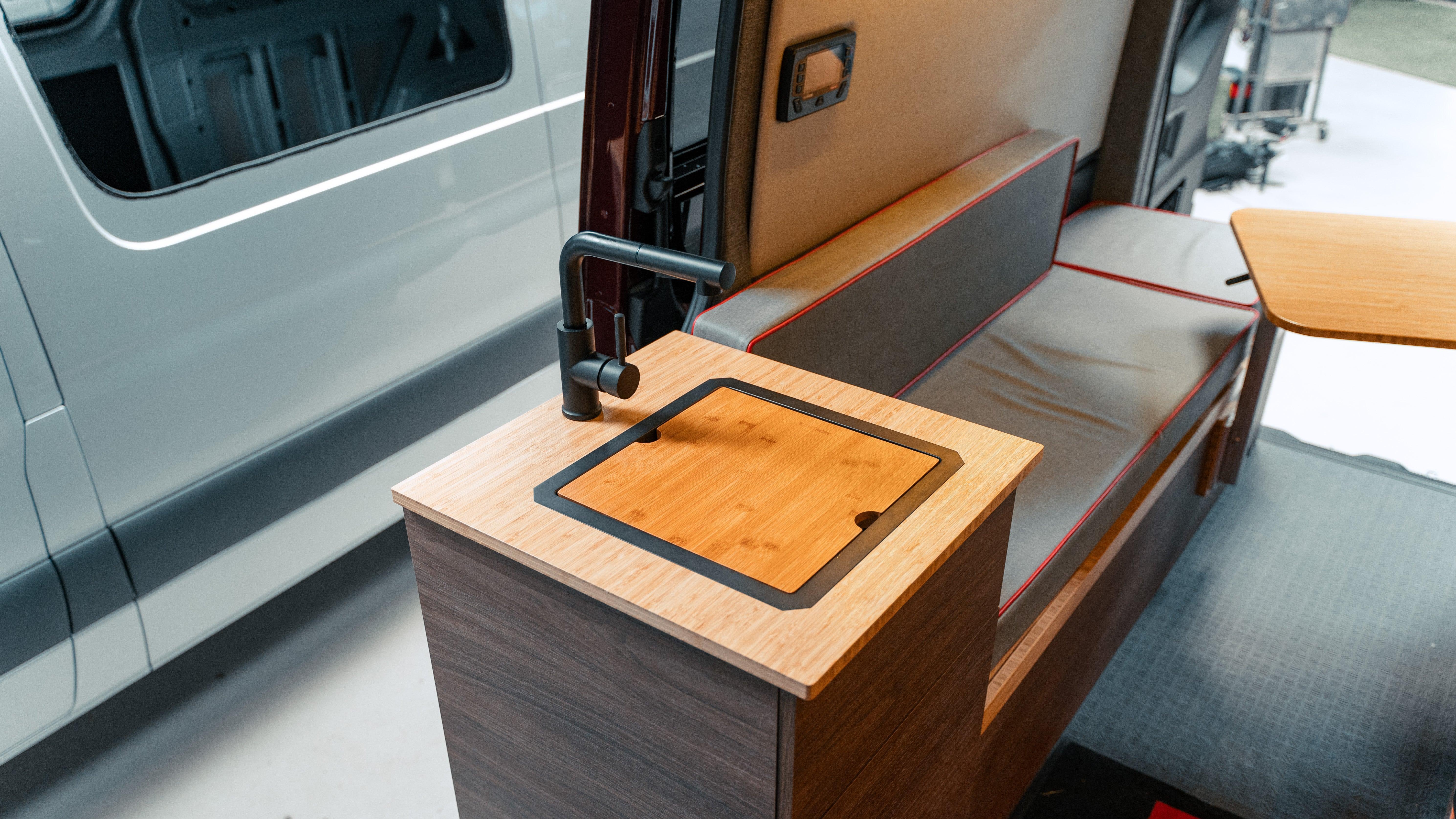 REDARC Show Rig - "Steve IrVAN" - Image 35