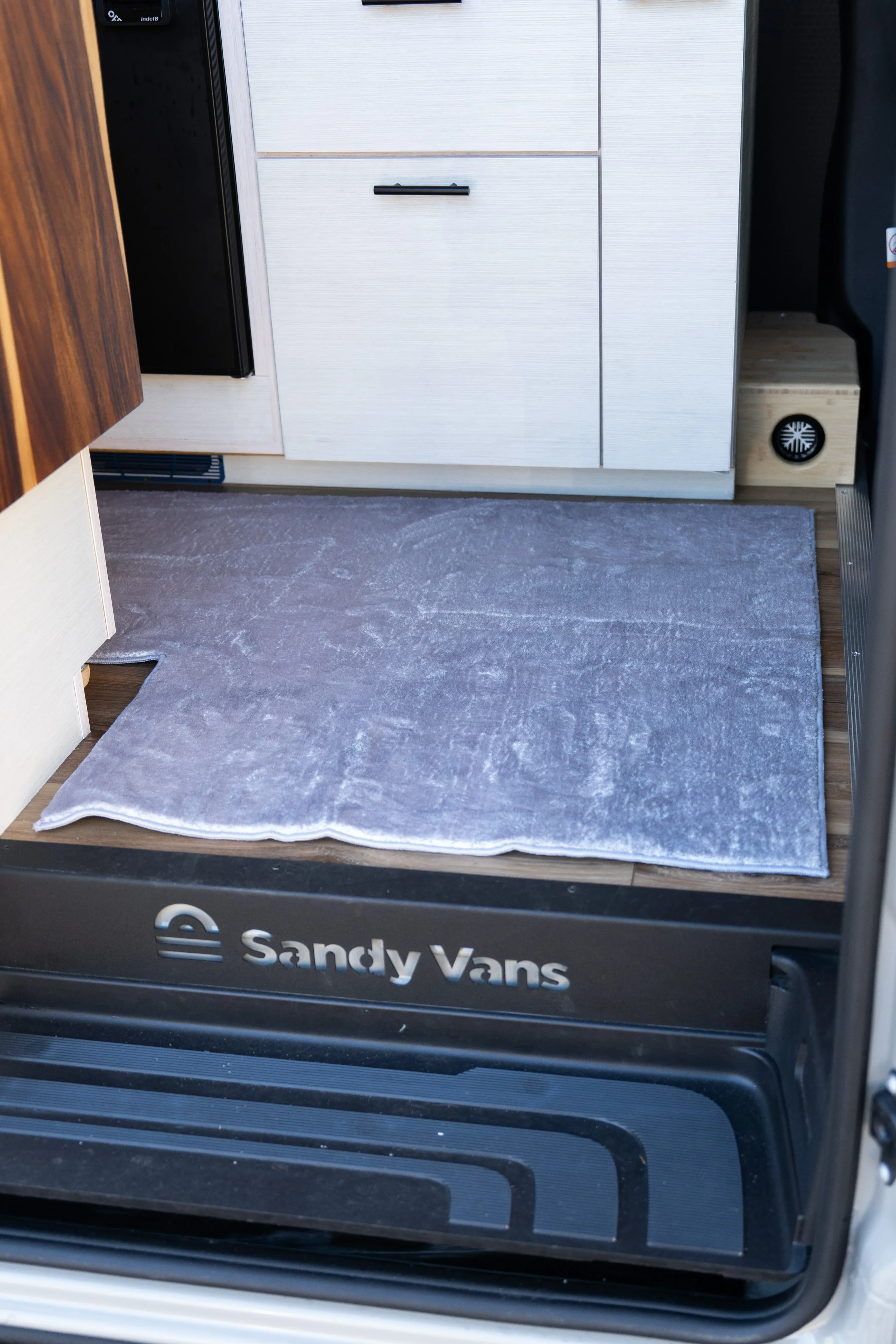 SV L-Shaped Sprinter Van Washable Rug - Image 9